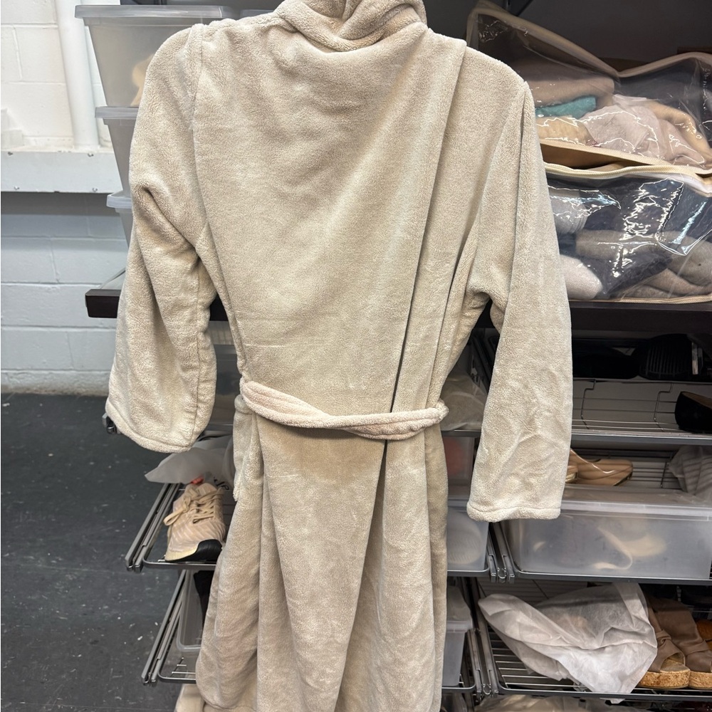 Brookstone Cream Robe - Picture 5 of 12